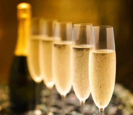 進口氣泡酒中文標簽內容規(guī)范(氣泡酒進口報關標簽審核)